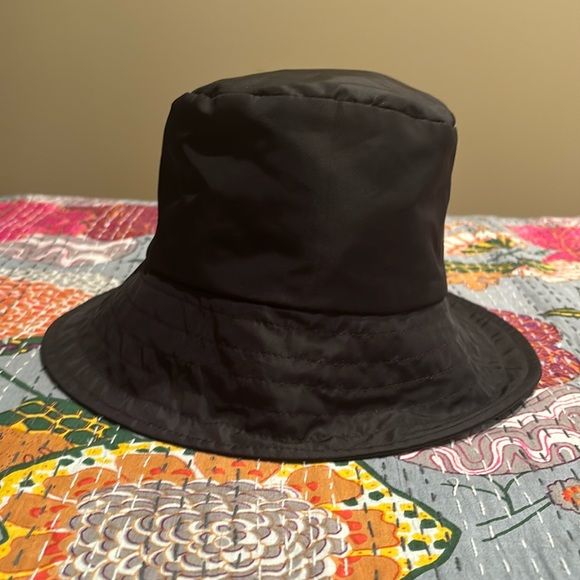 Janessa Leone
Franklin Bucket Hat Black - Picture 2 of 8